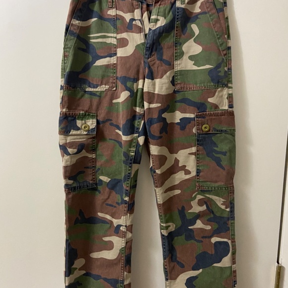 Urban outfitters camo cargo pants - Picture 2 of 3